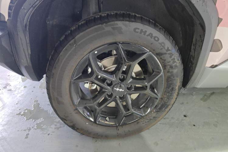 Used Formula Leopard Titanium 3 2025 501 km Range Rear-Wheel Drive Intelligent Driving Max Edition Right Rear Wheel Hub