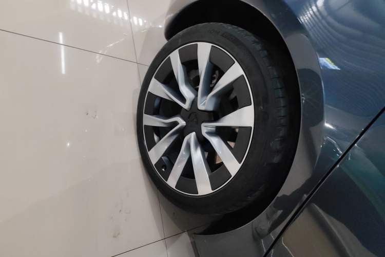 Used Tesla Model 3 2023 Rear-Wheel-Drive Version Exterior 5