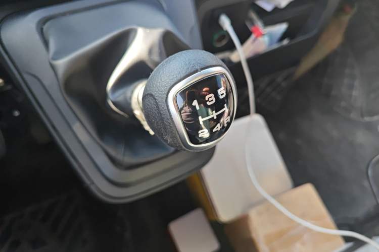 Used Iveco Daily 2023 2.5T A37M1 Long Wheelbase Mid-Roof Dual-Tire Side-Sliding Doors 5-9 Seats
