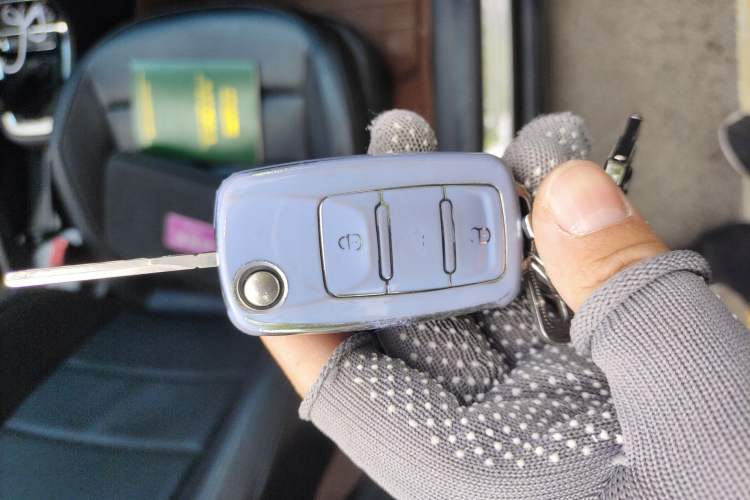 Used Volkswagen Lavida 2013 Restyled Classic 1.6L Manual Comfort Edition Vehicle Key