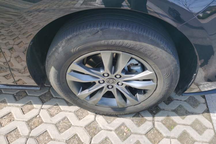 Used Toyota SIENNA 2026 Model 2.5L Dual-Engine Two-Wheel-Drive Comfort Edition Right Front Wheel Hub