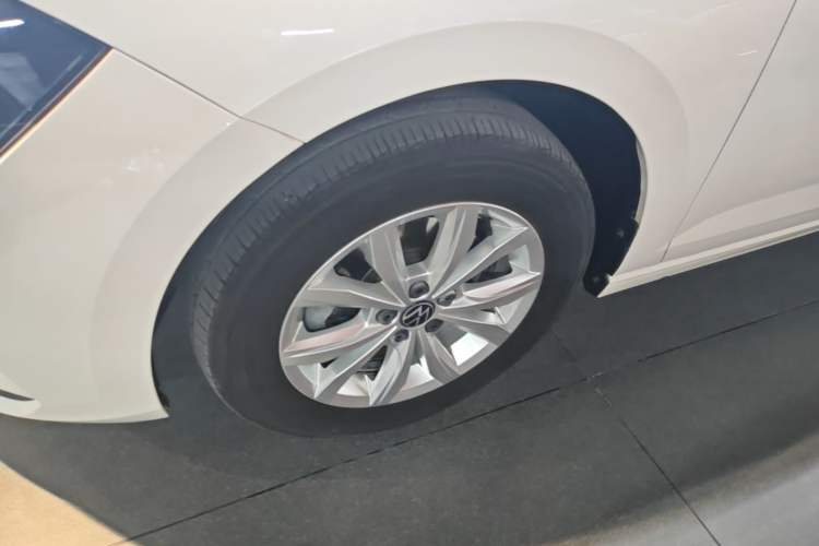 Used Volkswagen Polo 2021 Plus 1.5L Automatic Colorful Tech Edition Left Front Wheel Hub