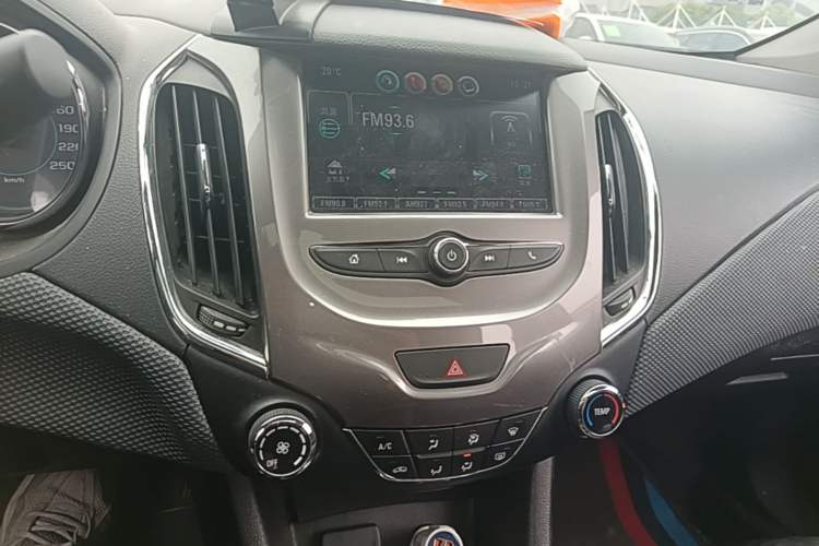 Used Chevrolet Cruze 2017 1.5L Automatic Pioneer Sunroof Edition Audio And AC Panel