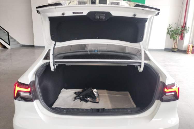 Used Roewe i6 MAX 2020 300TGI Automatic "Swell Cool Smart Drive" Edition
