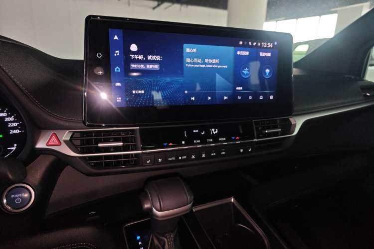 Used Toyota SIENNA 2023 2.5L Hybrid Deluxe Edition