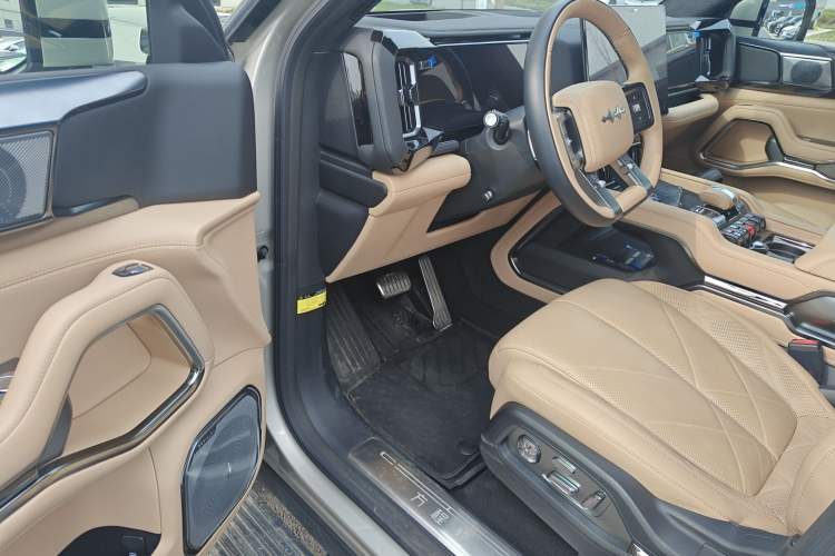 Used Formula Leopard 8 2025 Smart & Brave Flagship Edition 7 Seats