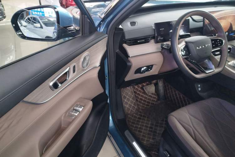 Used Chery Tiggo 8 PLUS C-DM 2025 1.5T 116 km Prestige Version 5 Seats
