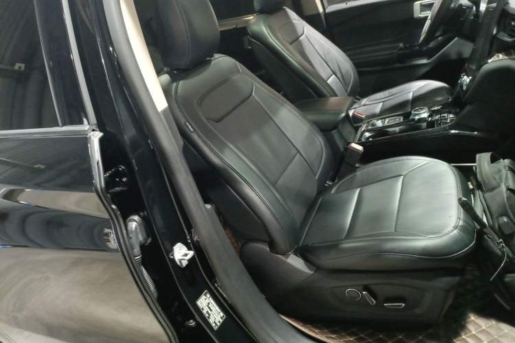 Used Ford Explorer 2020 EcoBoost 285 4x4 Titanium Edition 7-Seater