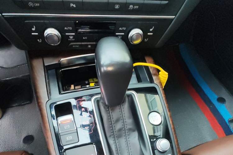 Used Audi A6L 2018 30th Anniversary Edition 45 TFSI quattro Luxury Model Gear Lever