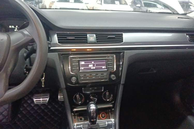 Used Volkswagen C-TREK 2017 230TSI DSG Comfort Version Audio And AC Panel