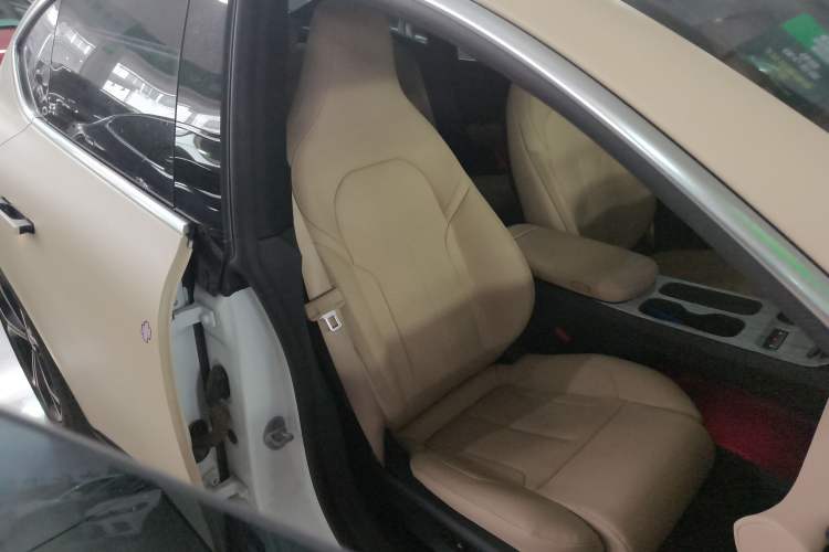Used Nio ET5 2024 75 kWh Right Front Seat