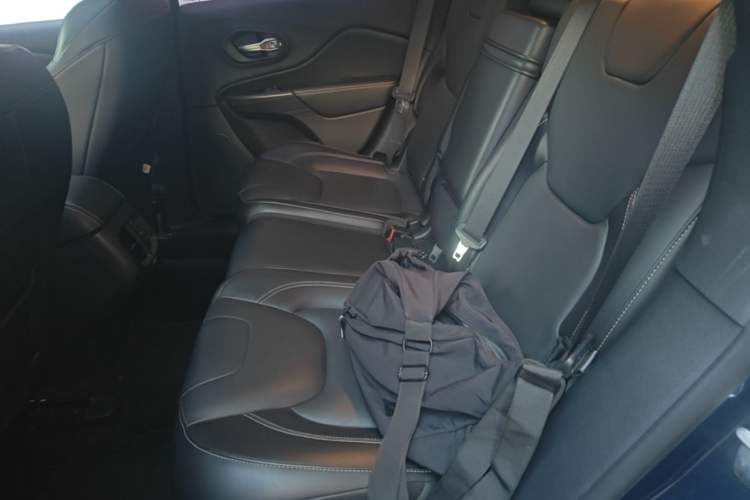 Used Jeep Cherokee 2016 2.0L Superior Edition