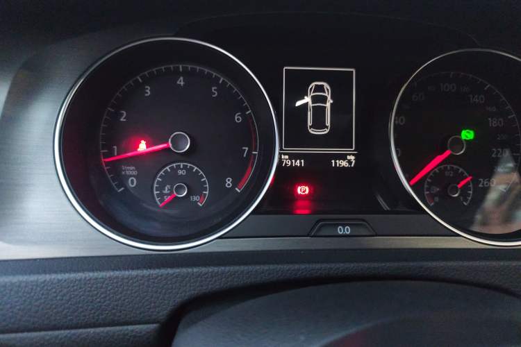 Used Volkswagen Golf 2014 1.4TSI Automatic Comfort Model Odometer Close Up