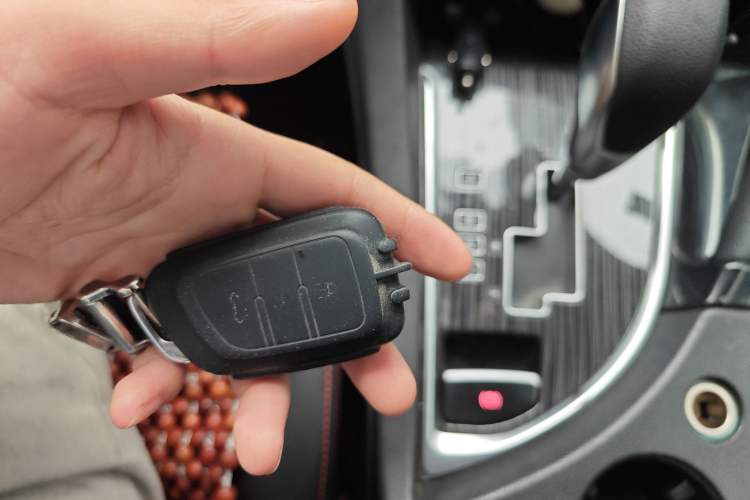 Used Dongfeng Aeolus AX7 2016 2.0L Automatic Zhiyi Trim Vehicle Key