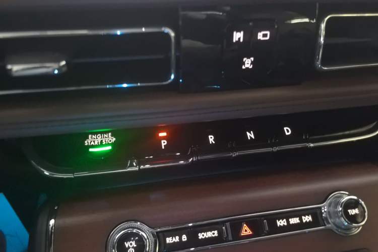 Used Lincoln Aviator 2020 3.0T V6 All-Wheel Drive Executive Version
