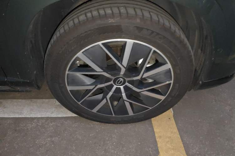 Used GAC Trumpchi Xiangwang S7 2025 180km Ultra All-Wheel Drive LiDAR Edition Right Front Wheel Hub