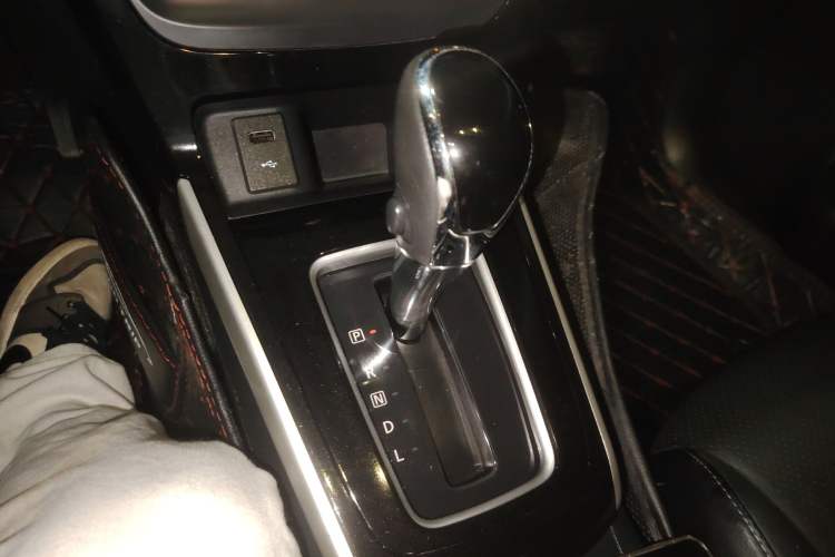 Used Nissan Sylphy 2019 1.6XV CVT Smart Connect Luxury Edition China VI Standard Gear Lever