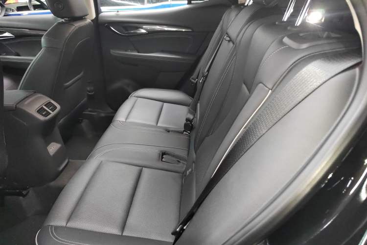 Used Buick Envision 2022 Facelift Encore S 652T Two-Wheel-Drive Luxury Model
