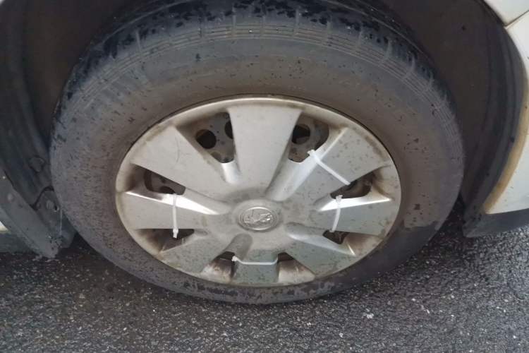 Used Venucia R50 2015 1.6L Manual Fashion Edition
