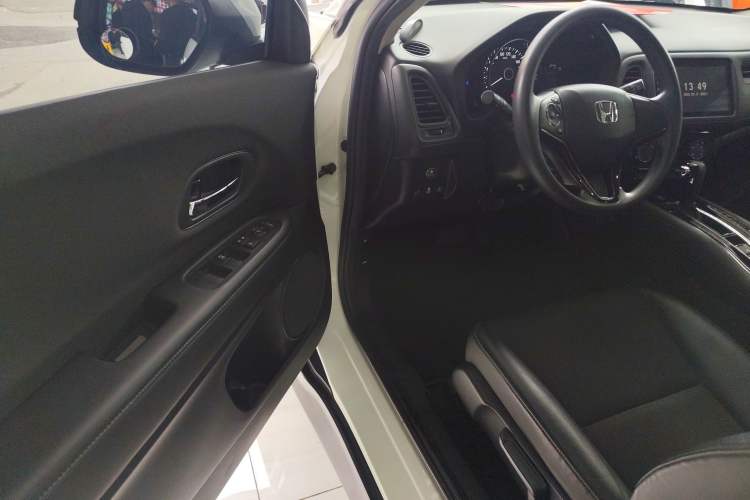 Used Honda Vezel 2020 1.5L CVT Pioneer Edition
