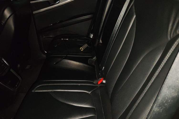 Used Lincoln MKX 2015 2.0T Two-Wheel Drive Deluxe Edition Left Rear Seat