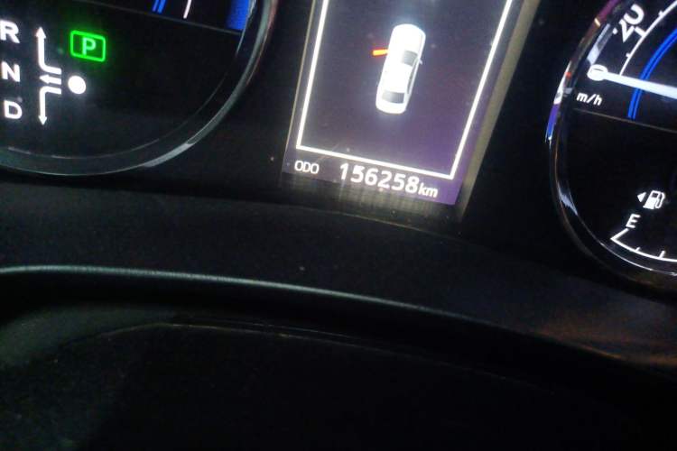 Used Toyota Levin 2016 Dual-Engine 1.8H GS E-CVT Elite Model with Sunroof Odometer Close Up