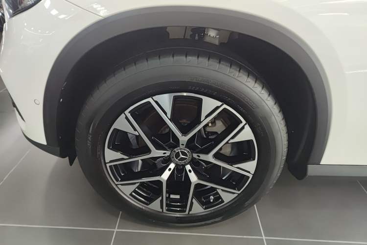 Used Mercedes-Benz GLC 2023 GLC 260 L 4MATIC Dynamic Edition 5-seater Exterior 4