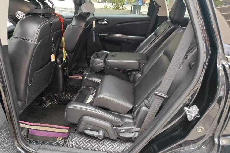 Used Dodge Journey 2013 2.4L Two-Wheel Drive Luxury Version
