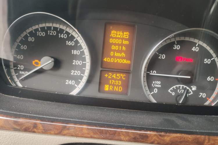 Used Mercedes-Benz Viano 2010 2.5L Prestige Edition Odometer Close Up