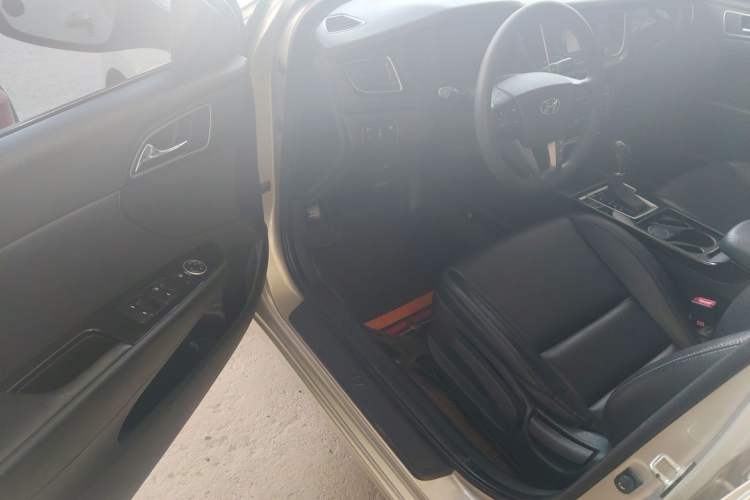 Used Hyundai Mistra 2014 1.8L Automatic Smart GLS Driver Seat