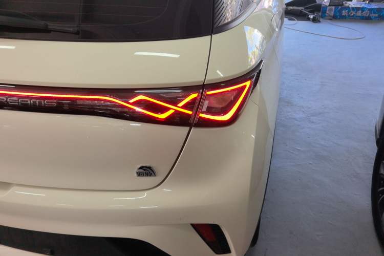 Used BYD Dolphin 2023 420 km Fashion Edition Right Rear Taillight