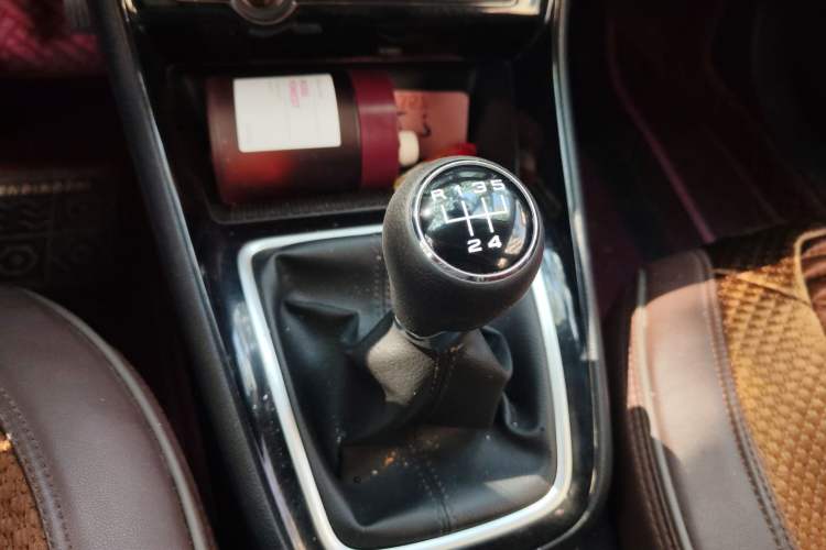 Used Roewe i5 2020 1.5L Manual 4G Connect Luxury Edition Gear Lever