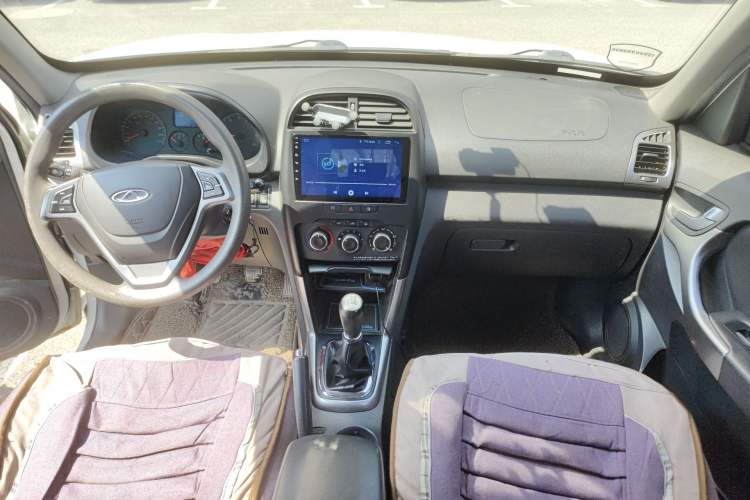 Used Chery Tiggo 3 2014 Magic Edition 1.6L Manual Fashion Version Center Console