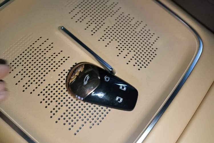 Used VOYAH Dream 2025 PHEV Four-Wheel-Drive Flagship Version – Qiankun Edition Interior 1