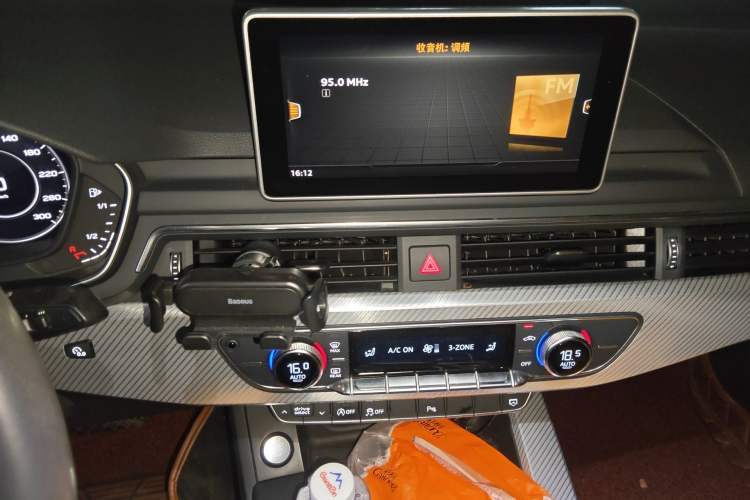 Used Audi A4L 2018 30th Anniversary Edition 40 TFSI Fashion Model Audio And AC Panel