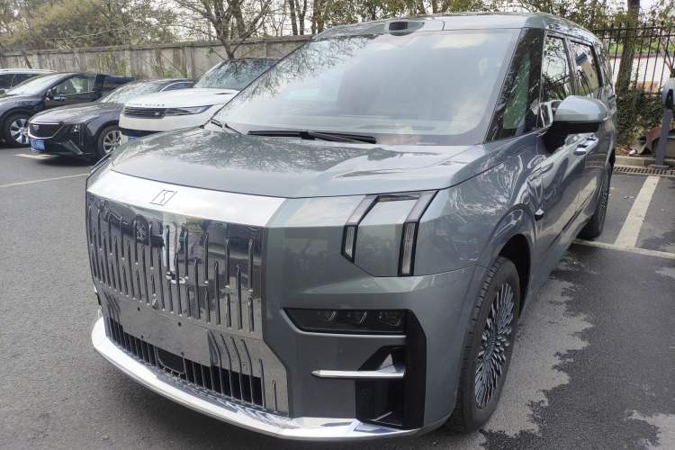 Used Zeekr 009 2024 Six-Seat Executive Version 4WD 108 kWh