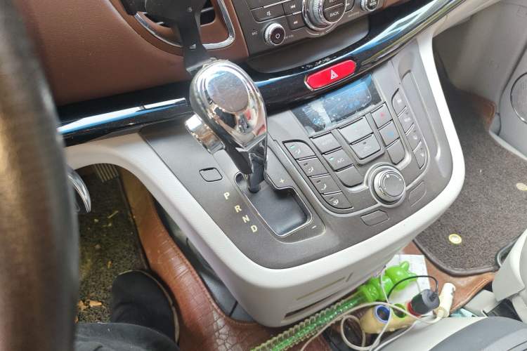 Used JAC Group Refine M5 2016 2.0T Gasoline Automatic Business Edition Gear Lever