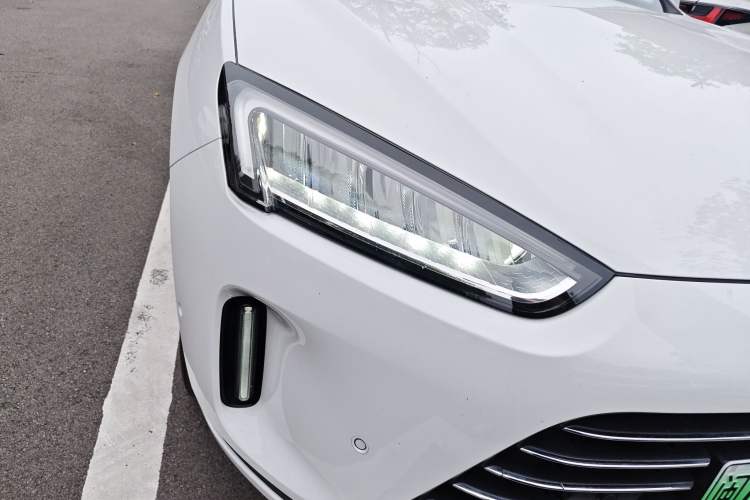 Used Hima AITO M5 2022 Extended-Range Four-Wheel Drive Flagship Edition Right Front Headlight