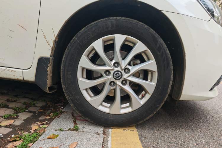 Used Nissan Sylphy 2019 1.6XV CVT Smart Connect Luxury Edition China V Standard Right Front Wheel Hub