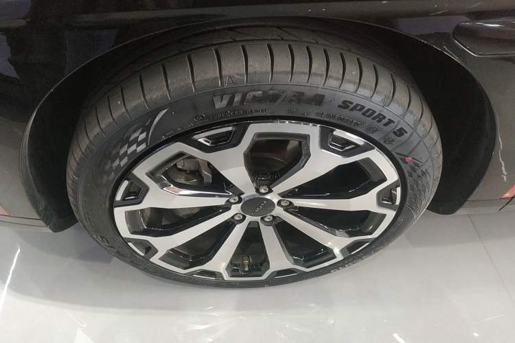 Used AION V 2024 Aion Tyrannosaurus 650 LiDAR Edition Left Front Wheel Hub