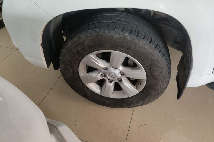 Used Toyota Prado 2016 2700 TX 7-Seater Middle East Version Exterior 4