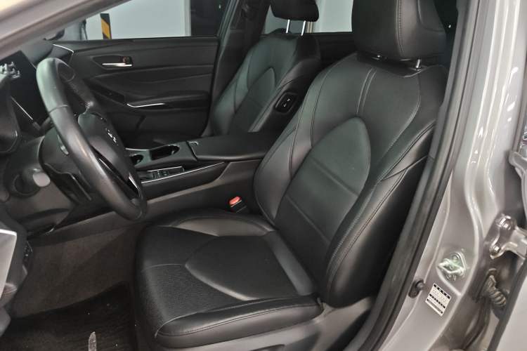 Used Toyota Avalon 2023 2.5L Luxury Edition Left Front Seat