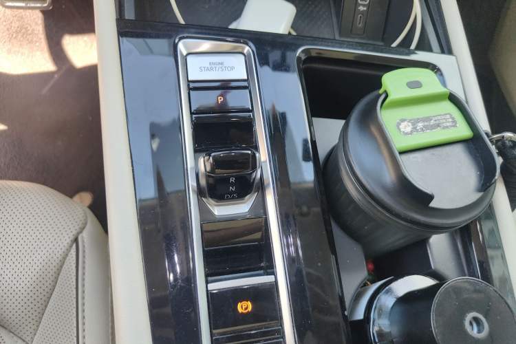 Used Volkswagen Viloran 2022 380TSI Prestige Edition Gear Lever