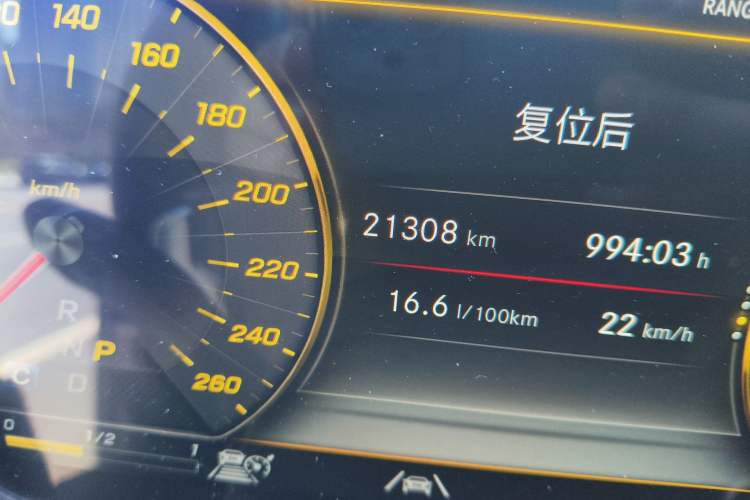 Used Mercedes-Benz G-Class 2022 G 500 Odometer Close Up