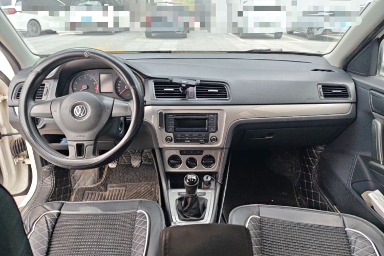 Used Volkswagen Gran Lavida 2013 1.6L Manual Fashion Model Center Console