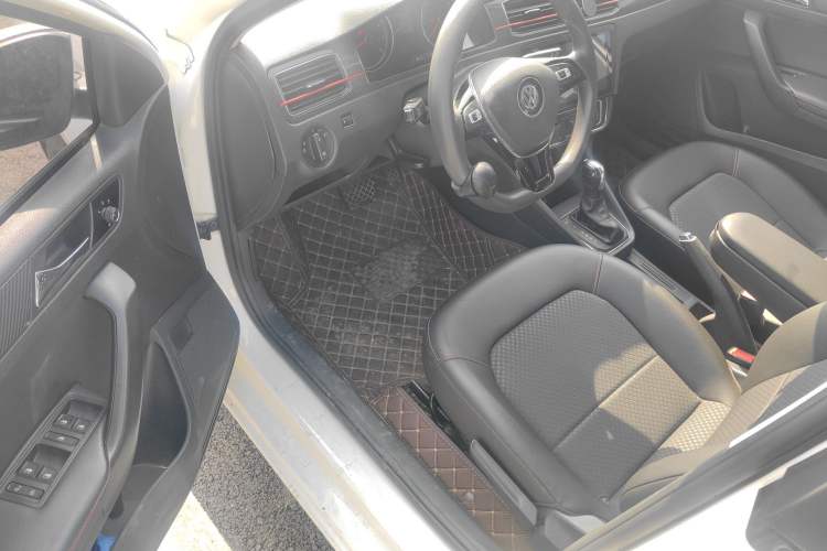 Used Volkswagen Santana 2017 Haval H9 1.6L Automatic Comfort Edition Driver Seat