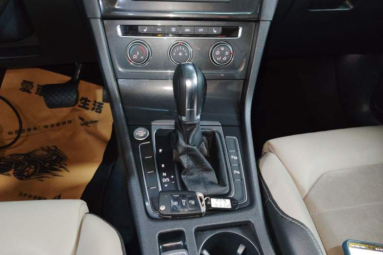 Used Volkswagen Golf 2017 230TSI Automatic Luxury Million-Vehicle Commemorative Edition