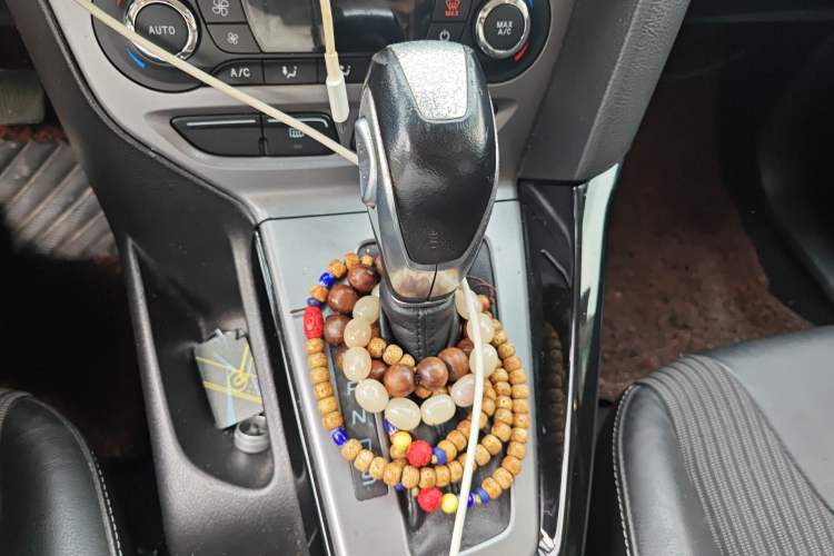 Used Ford Focus 2012 Hatchback 1.6L Automatic Fashion Edition Gear Lever