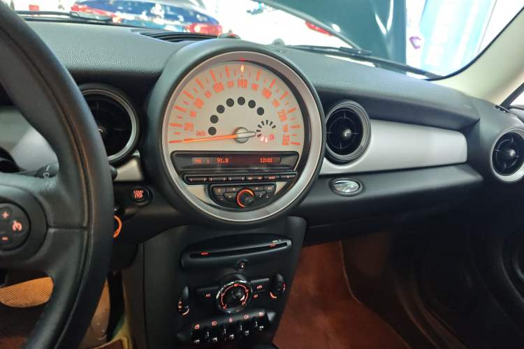 Used MINI MINI 2011 1.6L COOPER Fun