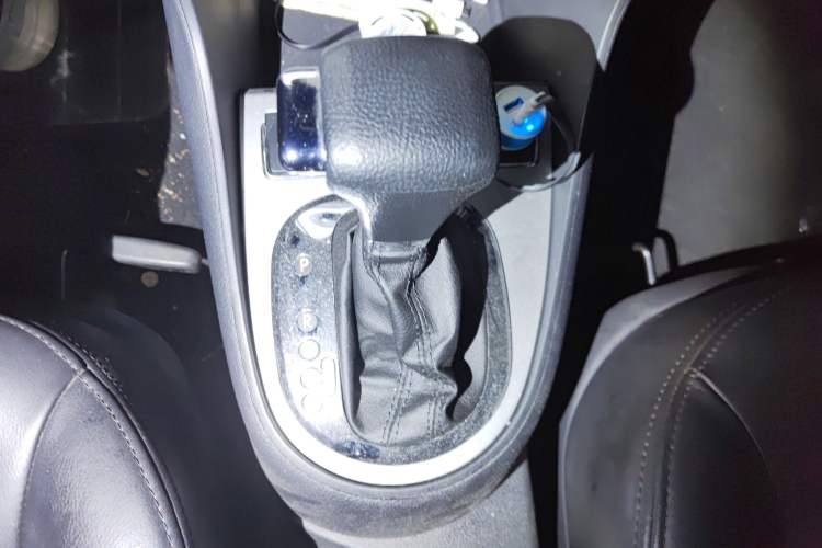 Used Volkswagen Lavida 2011 1.6L Automatic Premium Edition Gear Lever